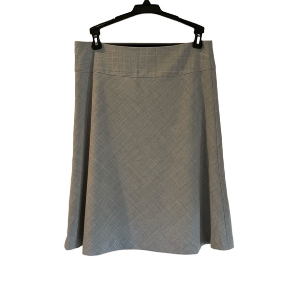 Express Skirt 🌷Size 0 🌷 Grey 🌷 Knee length 🌷 - Picture 1 of 2